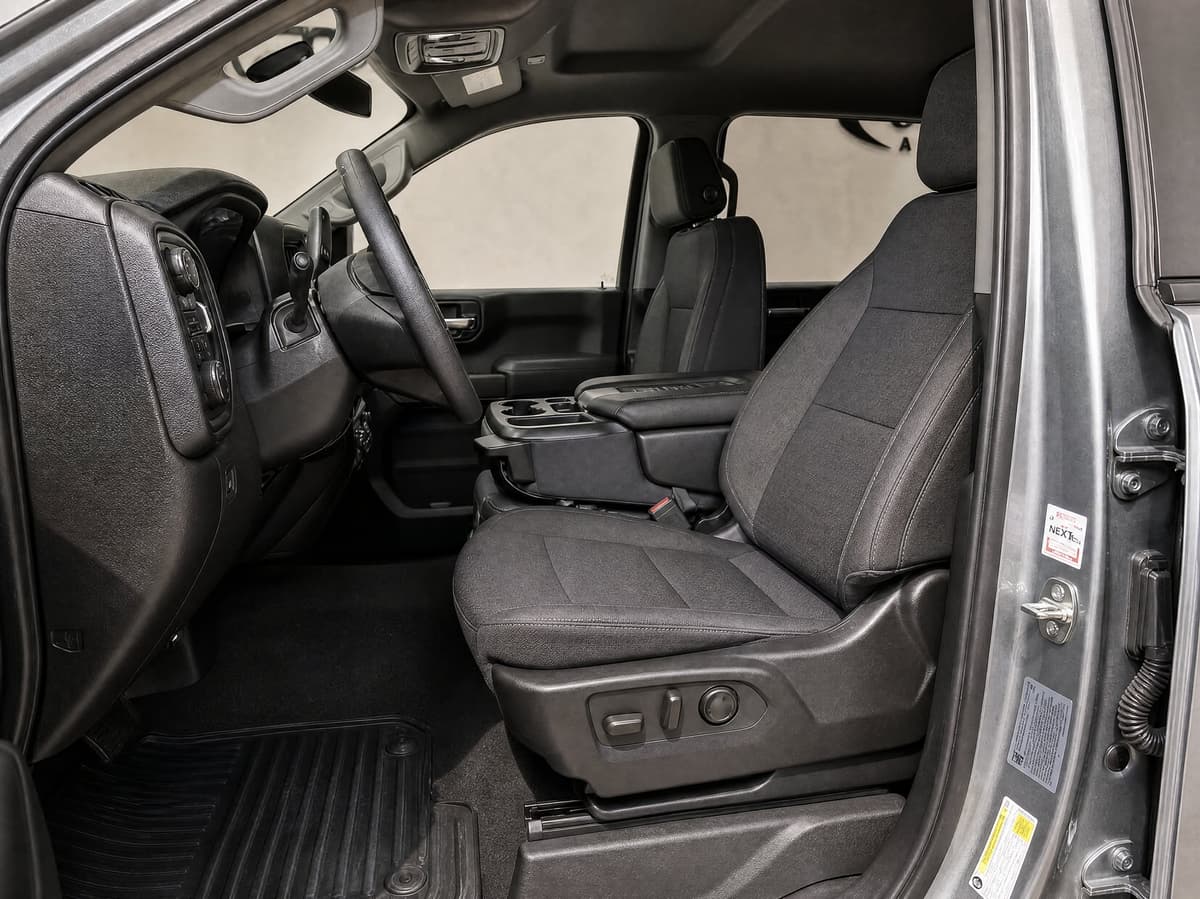 2024 Chevrolet Silverado 2500 HD Custom, photo 3