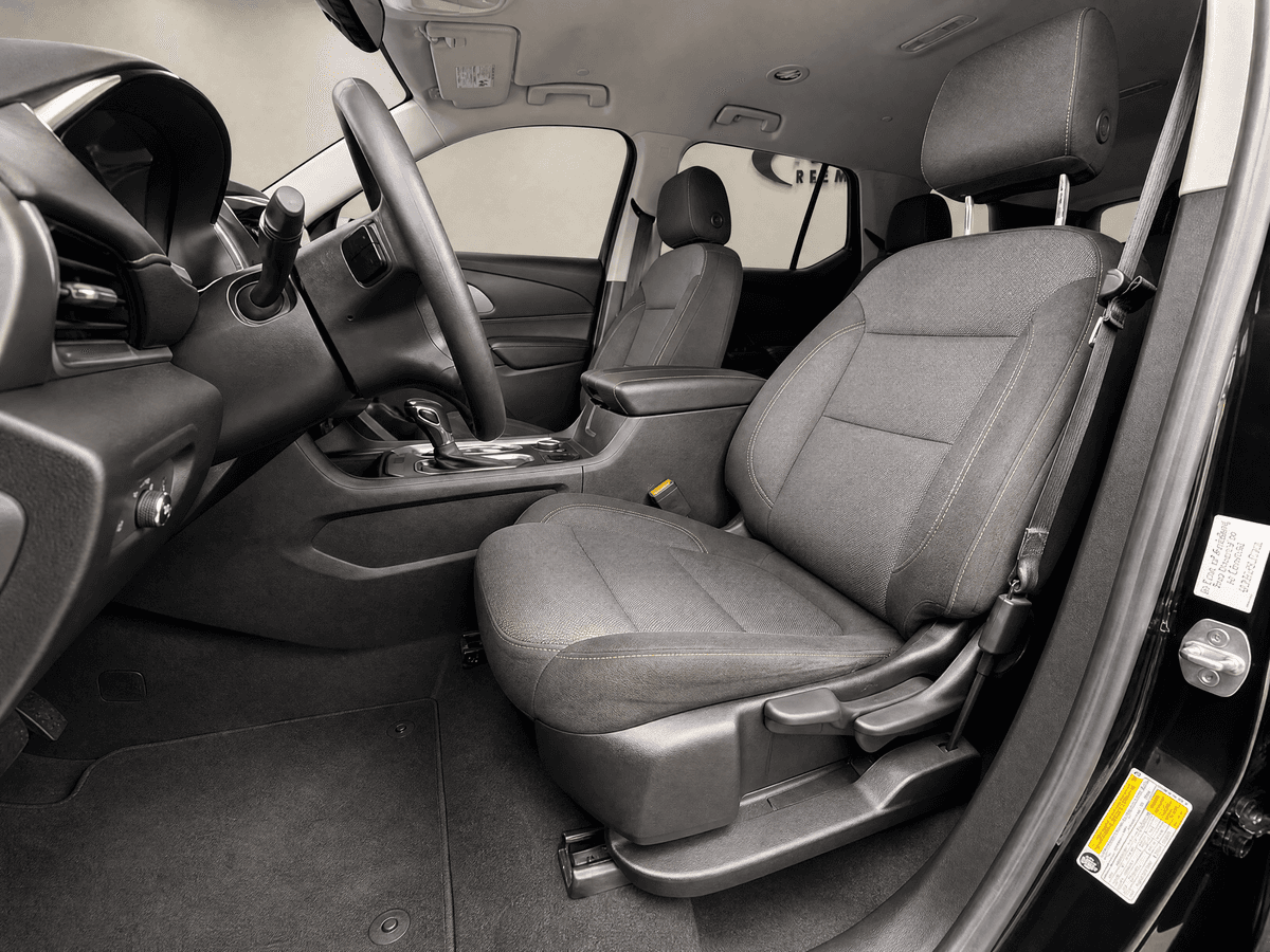 2021 Chevrolet Traverse LS, photo 4