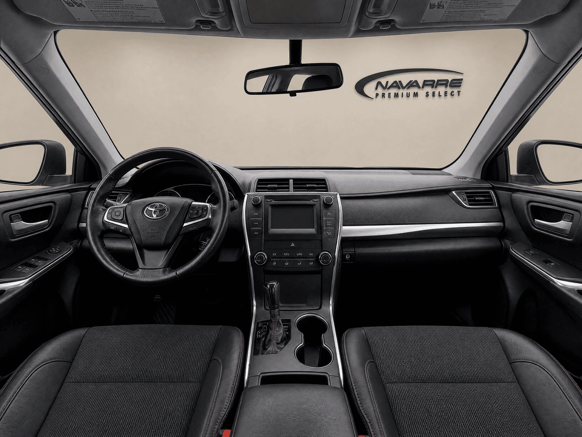 2017 Toyota Camry SE, photo 2