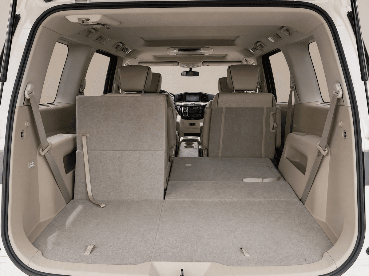 2016 Nissan Quest Platinum, photo 2