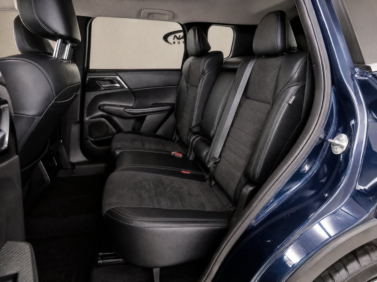 2024 Mitsubishi Outlander SE - Photo 3