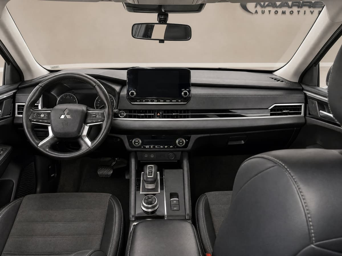 2024 Mitsubishi Outlander SE - Photo 4